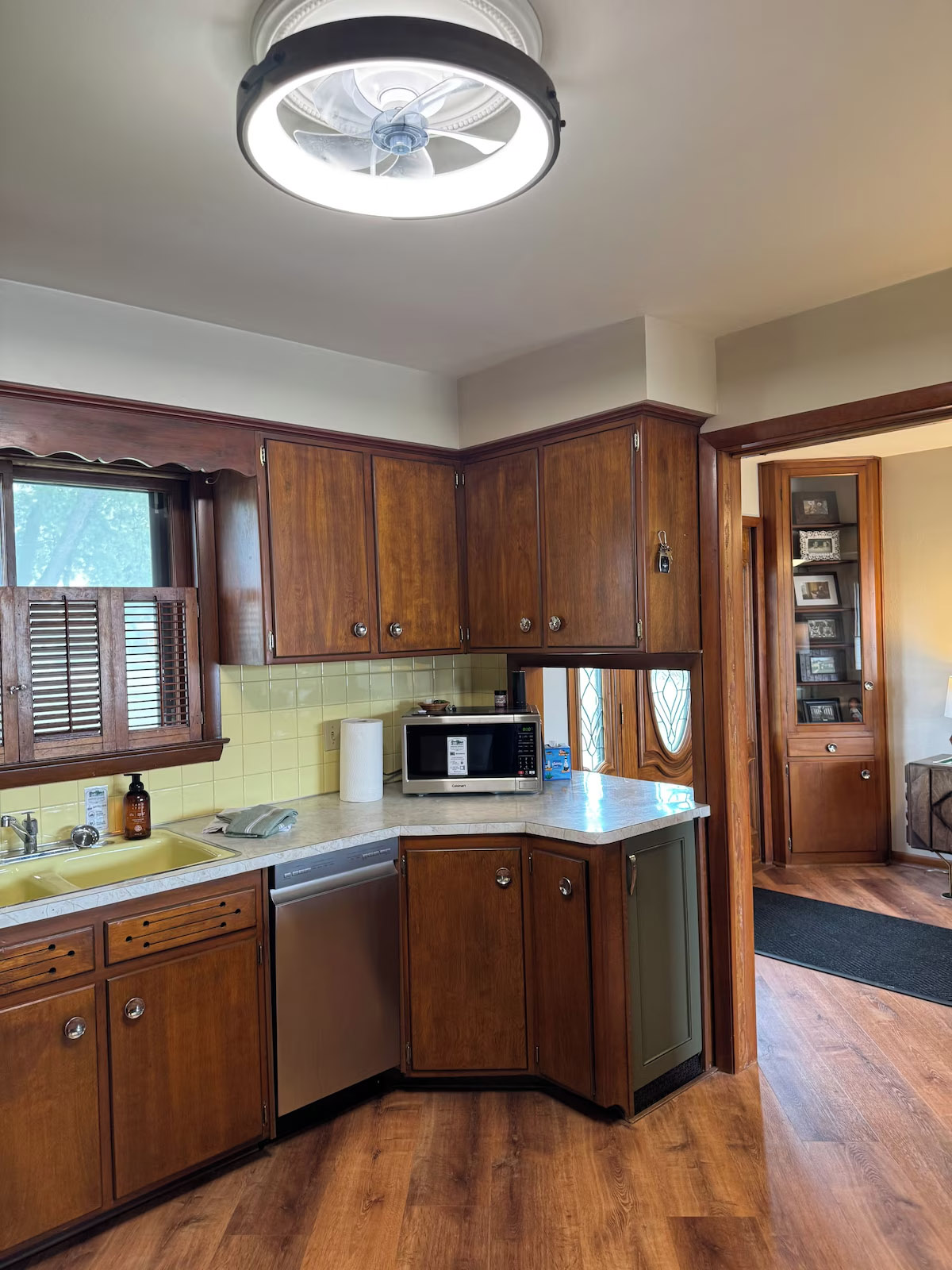 Kitchen corner & yellow sink