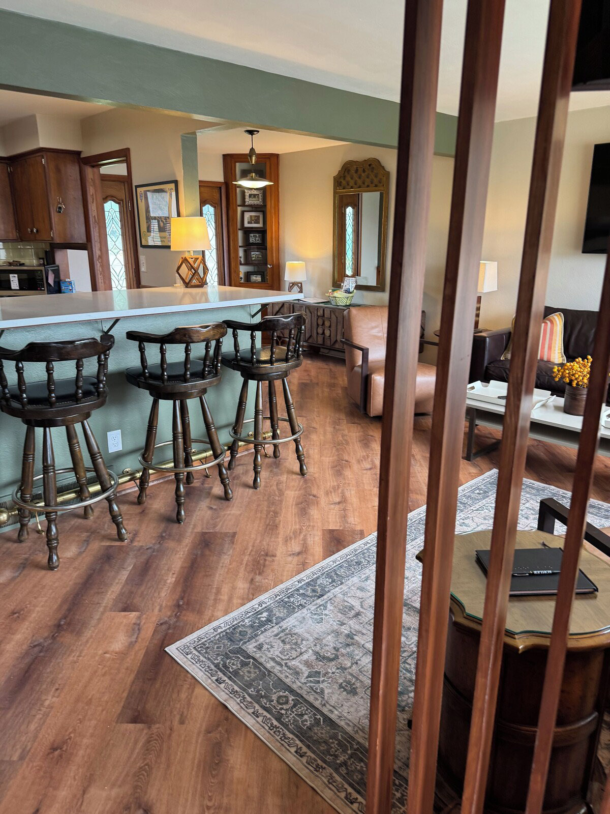 Vintage kitchen & breakfast bar